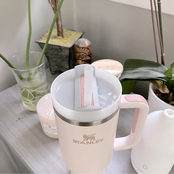 Stanley 40oz Quencher H2.0 Tumbler - Picture 4 of 7